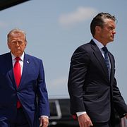 Pete Hegseth och Donald Trump i juli.