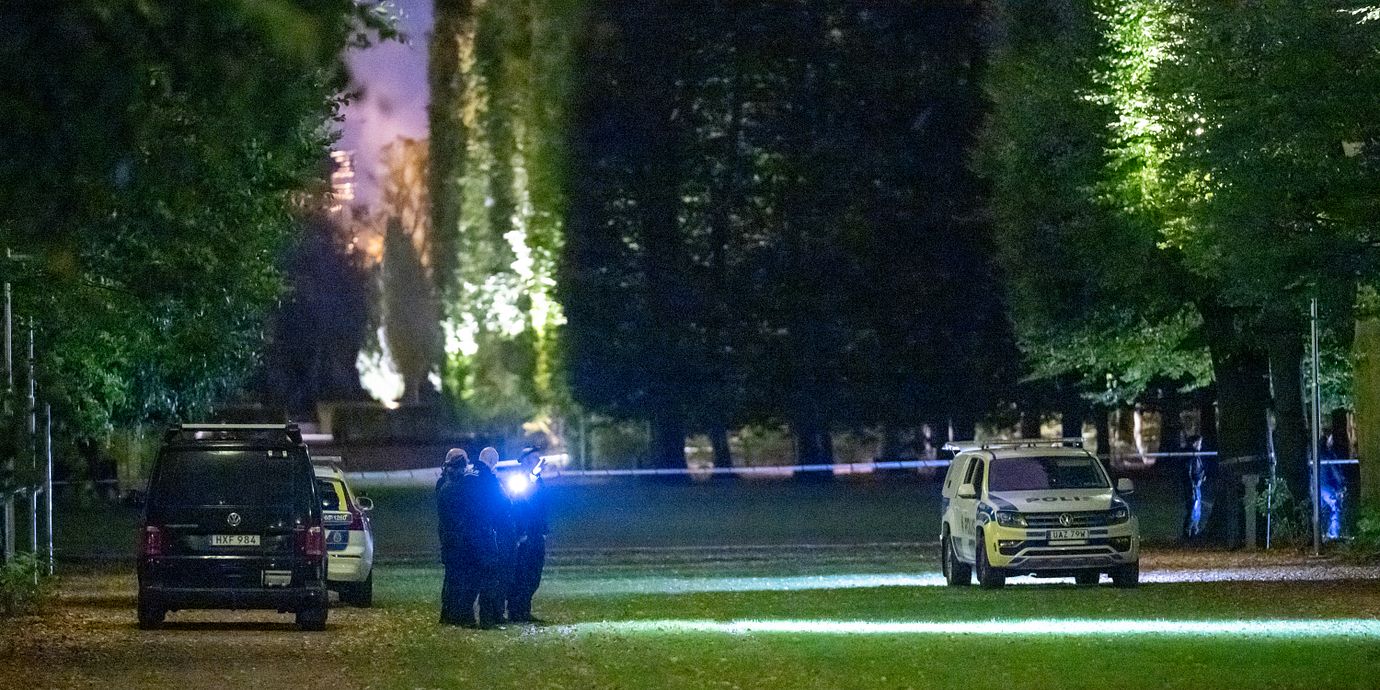 Polis och kriminaltekniker arbetar i Pildammsparken efter falsklarmet den 25 oktober i fjol.