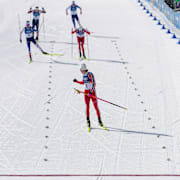 Johannes Hoesflot Klaebo går i mål.