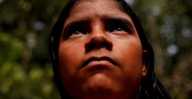 Pojke i Amazonas.   Ueslei Marcelino / REUTERS