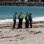 Polis på Sorrento Beach.
