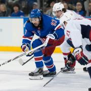 New York Rangers Mika Zibanejad (vänster). 