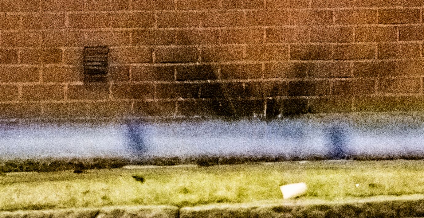 Fasaden fick tydliga märken efter detonationen.