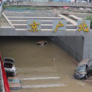 Översvämmad tunnel i Zhengzhou.