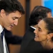 Kanadas premiärminister Justin Trudeau  och Mexikos president Claudia Sheinbaum. 