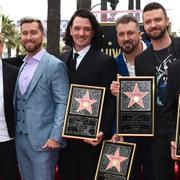 Ellen DeGeneres, Lance Bass, JC Chasez, Joey Fatone, Justin Timberlake och Chris Kirkpatrick.