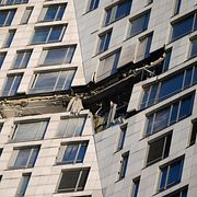 En byggnad som skadats i en ukrainsk drönarattack i Moskva den 4 maj.