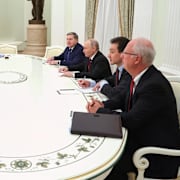 Ryska och amerikanska delegationer vid ett förhandling i december förra året. Kirill Dmitrijev längst till höger.