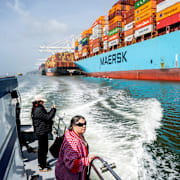 Illustrationsbild. Fraktfartyg i hamn i Kalifornien.