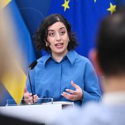 ”I dag finns det flera inbyggda problem i friskolesystemet”, säger utbildningsminister Simona Mohamsson (L) på pressträffen.