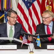 Ashton Carter och Peter Hultqvist