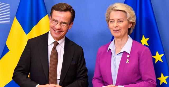 Ulf Kristersson och EU-toppen Ursula von der Leyen.  Geert Vanden Wijngaert / AP