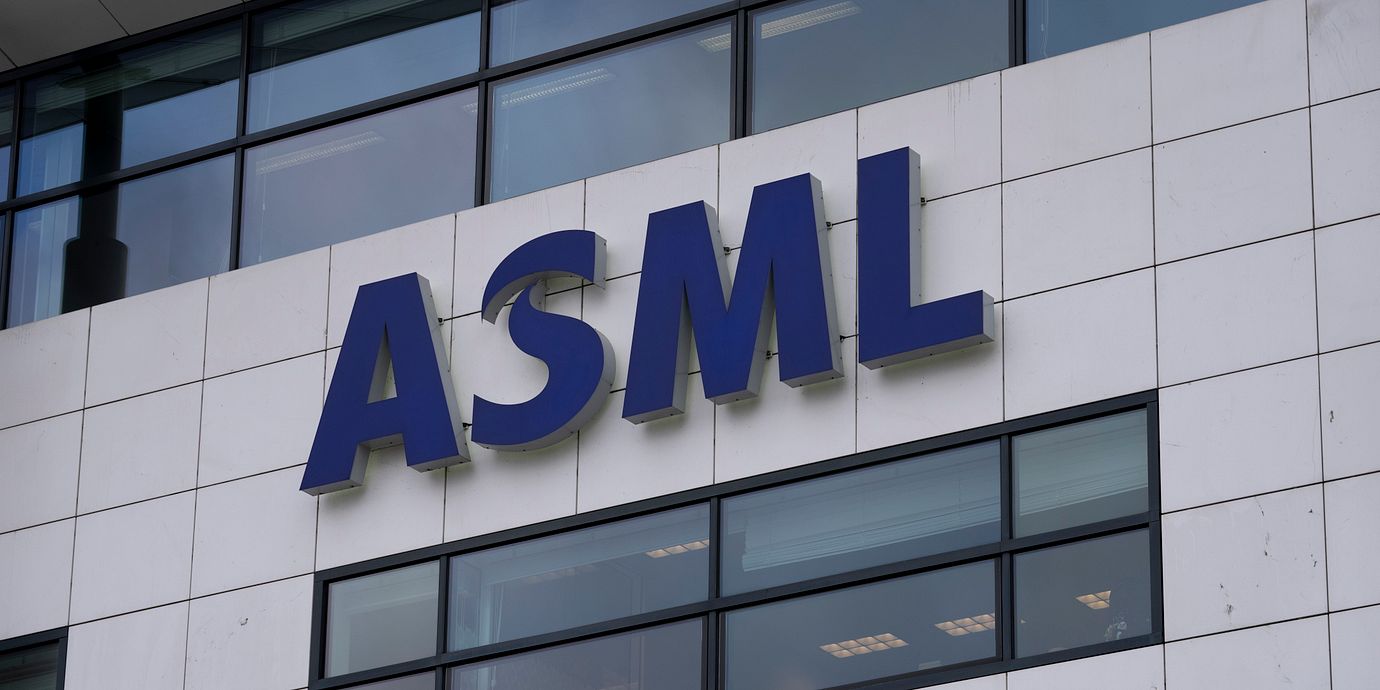 ASML överväger att öka kapaciteten ytterligare 2028 eftersom den planerade produktionen inte väntas räcka till, enligt vd Christophe Fouquet.