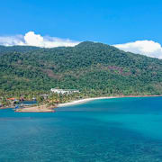 Thailändska soldater/Turistön Koh Chang.