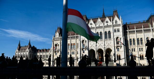 Ungerska parlamentet i Budapest, arkivbild.  Anna Szilagyi / AP