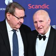 Anders "Ankan" Parmström och sportkommentatorn Arne Hegerfors på röda mattan till Idrottsgalan 2023 i Avicii Arena