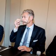 Tomas Borgen på presskonferensen när han meddelar sin avgång 