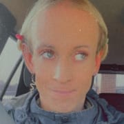 Vilma Andersson uppgav i förhör 2021 att han fått polisbeskydd efter tiden i fängelse. 