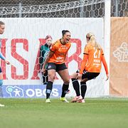 Linda Lif Boama firar ett av sina mål.