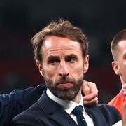 Southgate applåderar efter matchen. 