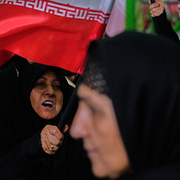 En regimkontrollerad demonstration i Teheran den 17 februari till minne av offren från protesterna i januari – som regimen påstår dödades av terrorister. Marinövningen i Omanbukten den 19 februari.  