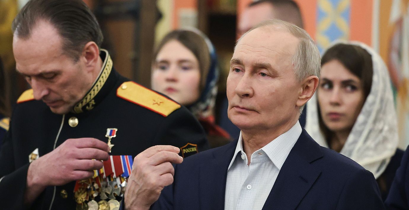 Vladimir Putin vid ett av sina allt mer sällsynta offentliga framträdanden – i samband med julfirandet i januari i år.