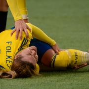 Hanna Folkesson skadad i onsdagens damlandskamp mellan Sverige och Danmark på Tele2 Arena i Stockholm.