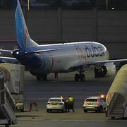 Flydubai-planet som nödlandade i Saudiarabien står parkerat på Ben Gurion-flygplatsen utanför Tel Aviv.