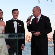 Mesut Özil, Amine Gülse, Recep Tayyip Erdogan och presidenthustrun Emine Erdogan.