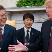 Sydkoreas president Moon Jae in och president Donald Trump.