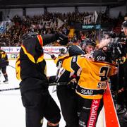 Brynäs Simon Bertilsson och Luleås Brendan Shinnimin 