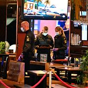 Polisen och Nationella bombskyddet spärrade av delar av Folkungagatan på Södermalm.
