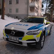 En man har greps på måndagsmorgonen misstänkt för ett mord på ett barn i Södertälje. Polisen på plats. 