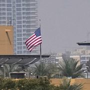 Amerikanska byggnader i Mellanöstern har blivit måltavlor sedan kriget mot Iran bröt ut. På bilden USA:s ambassad i Bagdad i Irak.