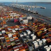 Containrar i Londons hamn.