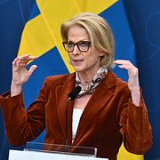 Finansminister Elisabeth Svantesson (M) presenterade en extrainsatt, uppdaterad ekonomisk prognos med anledning av Irankriget.