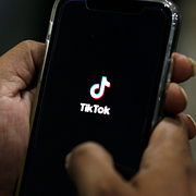 Arkivbild på Tiktok/Arkivbild på polisbil.