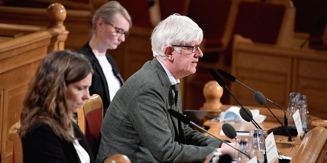 Carlson med FHM-kollegorna Sara Byfors och Karin Tegmark Wisell. Janerik Henriksson/TT / TT NYHETSBYRÅN