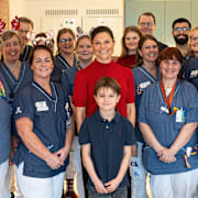 Kronprinsessan, Prins Daniel, Prinsessan Estelle och Prins Oscar neonatalavdelningen på Sachsska barn- och ungdomssjukhuset på Södersjukhuset på Södermalm i Stockholm.