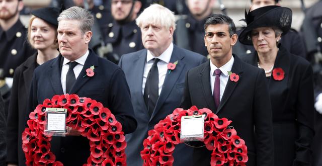 Liz Truss, Keir Starmer, Boris Johnson, Rishi Sunak och Theresa May på en minnesdag för stupade brittiska soldater. Chris Jackson / AP