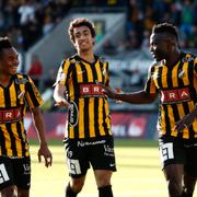 Häckens Alhassan Kamara (93, höger) jublar med Nasiru Mohammed och Daleho Irandust och efter sitt 3-0 mål under tisdagens fotbollsmatch i allsvenskan mellan BK Häcken och IFK Göteborg på Bravida Arena.