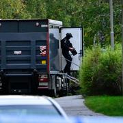 Poliser på plats i Sätra. 