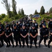 Polisen blockerade vägarna till Hrtkovci.