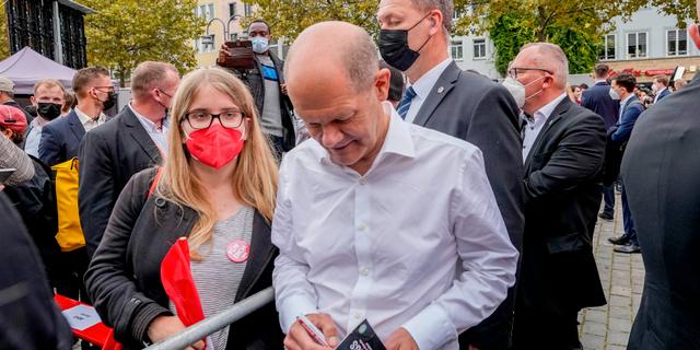 SPD-ledaren Olaf Scholz kampanjar inför valet. SPD är ett av partierna som attackerna riktats mot. Martin Meissner / TT NYHETSBYRÅN