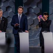 Avgående presidenten Benedikt Johannesson till vänster, Bjarni Benediktsson, Birgitta Jonsdottir från Piratpartier och längst ut Oddny G. Hardardottir, Socialdemokraterna