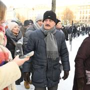 Socialdemokratiska riksdagsledamoten Jamal El-Haj (S) under en i kippavandring mot antisemitism i Stockholm i början av februari.