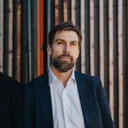 Xvivos vd Christoffer Rosenblad.