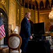 Donald Trump i samband med ett jultal på det privata residenset Mar-a-Lago 2019.