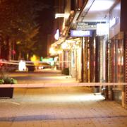 Stor polisinsats i Gävle sedan sex personer skadats i en skottlossning. 