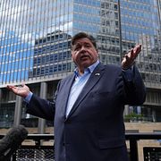 JB Pritzker och fakturan.